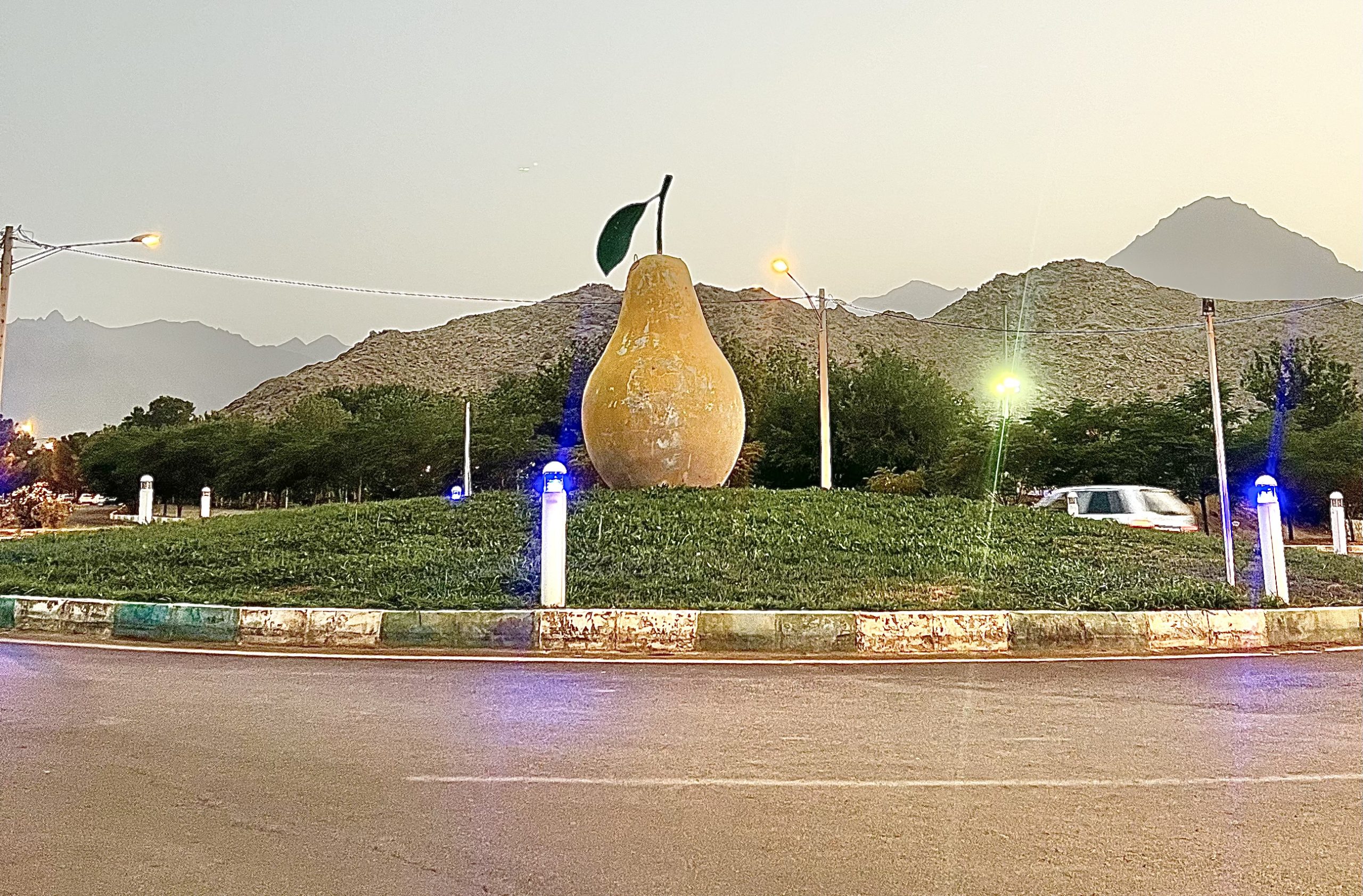 گلابی نطنز